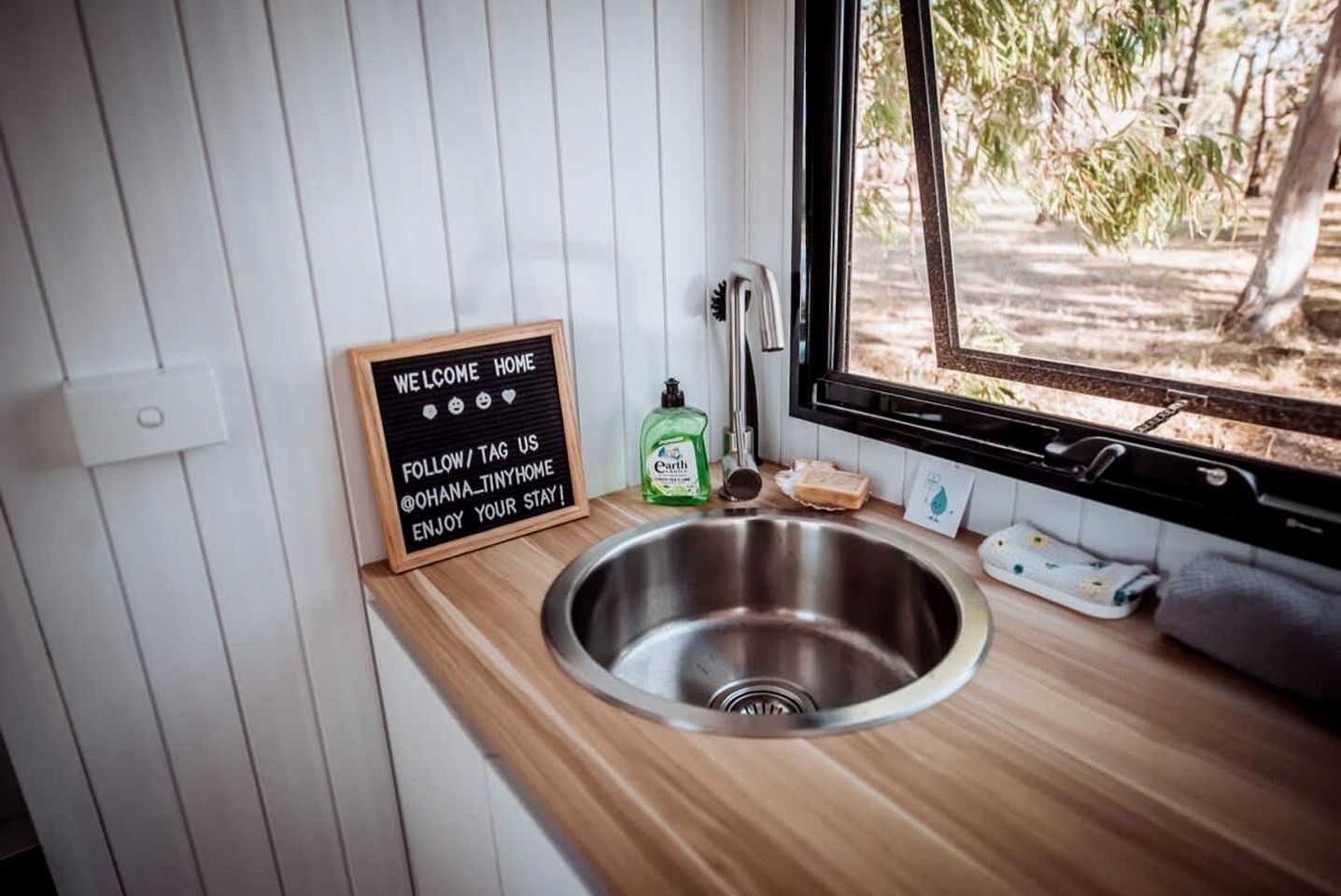 Coastal Tiny House for Glamping near Deepwater National Park