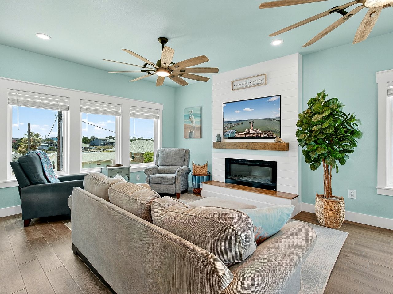 Stunning Bayfront Vacation Home with Pool, Fishing Pier & Kayaks near Copano Bay, Rockport Texas