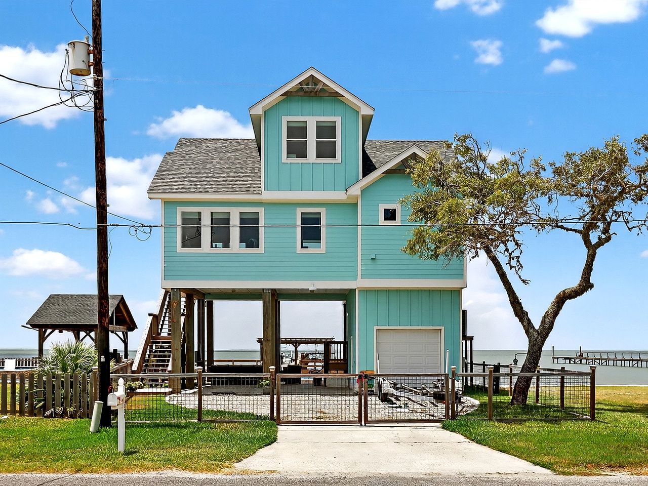 Stunning Bayfront Vacation Home with Pool, Fishing Pier & Kayaks near Copano Bay, Rockport Texas