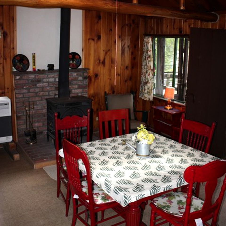 Three-Bedroom Lakefront Cabin Rental Along Kiwassa Lake, New York