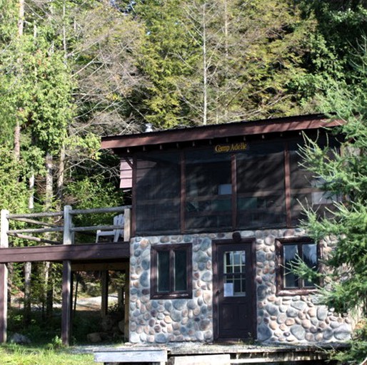 Cabins (Saranac Lake, New York, United States)