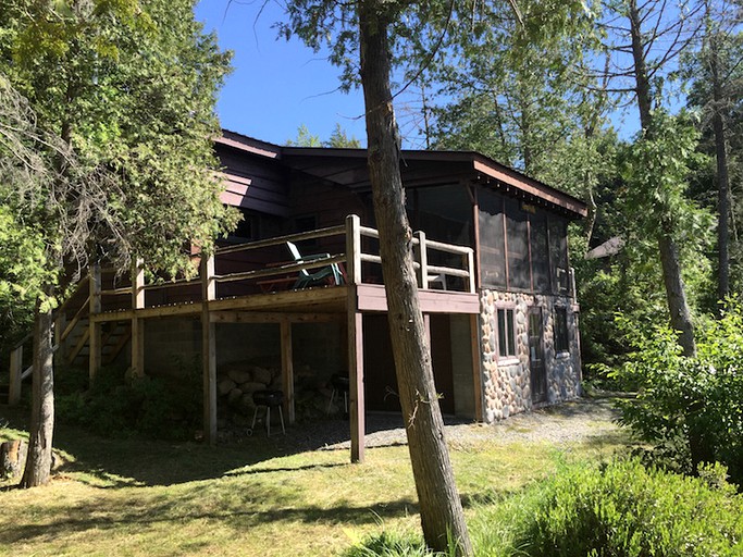 Cabins (Saranac Lake, New York, United States)