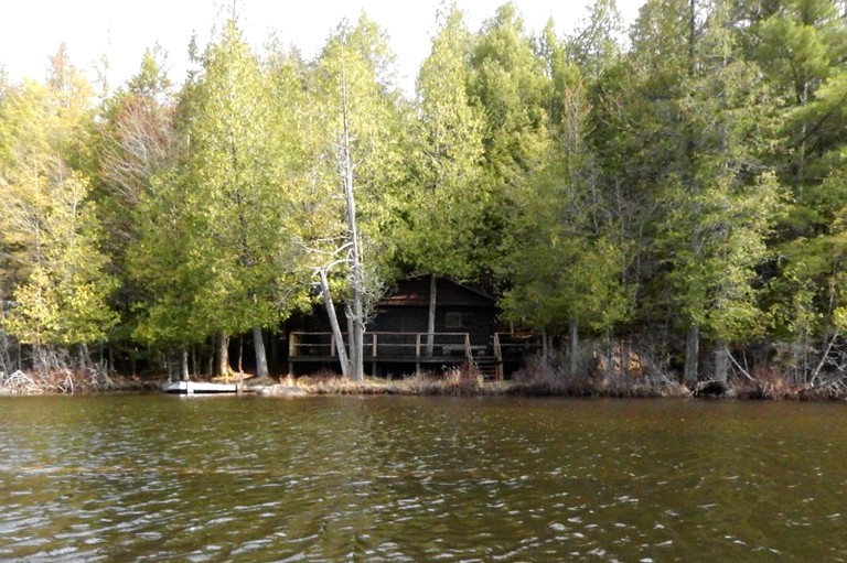 Cabins (Saranac Lake, New York, United States)