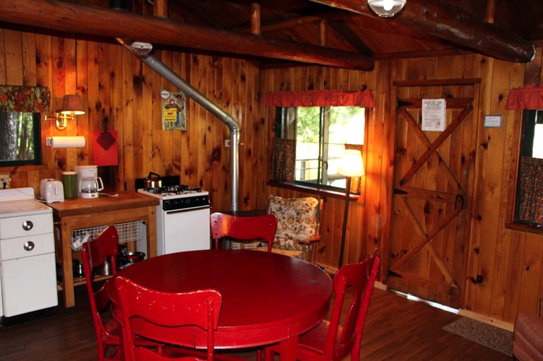 Cabins (Saranac Lake, New York, United States)