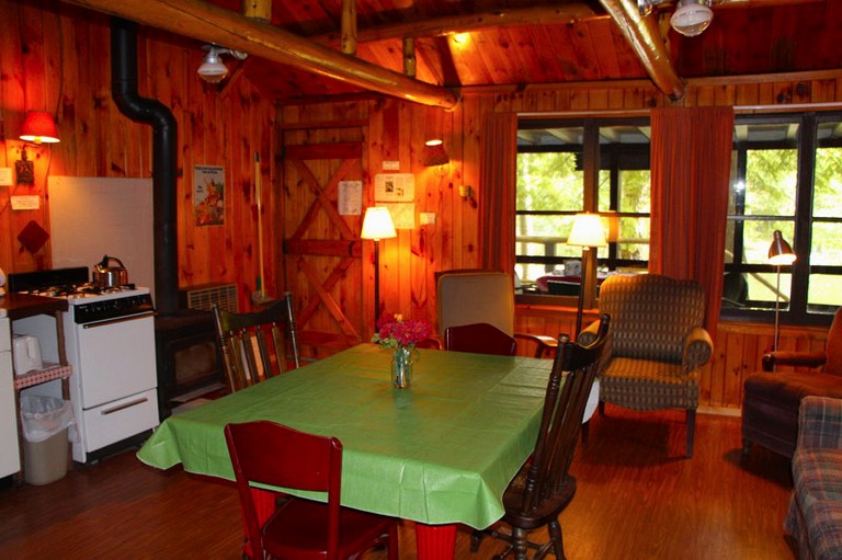 Cabins (Saranac Lake, New York, United States)