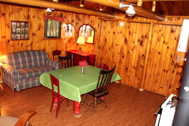 Cabins (Saranac Lake, New York, United States)