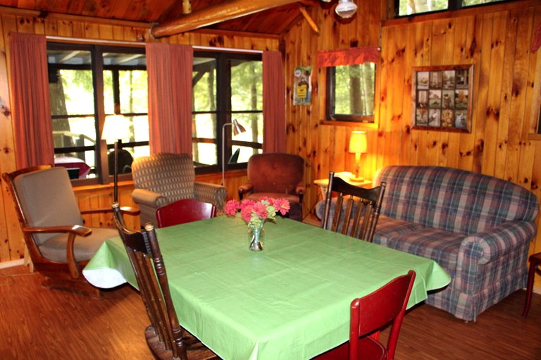 Cabins (Saranac Lake, New York, United States)