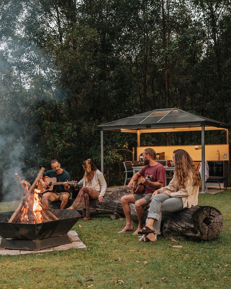Peaceful Hilltop Cabin with Outdoor Bathtub and Wildlife Views Near Springbrook, Mudgeeraba, Queensland