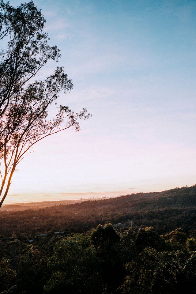 Peaceful Hilltop Cabin with Outdoor Bathtub and Wildlife Views Near Springbrook, Mudgeeraba, Queensland