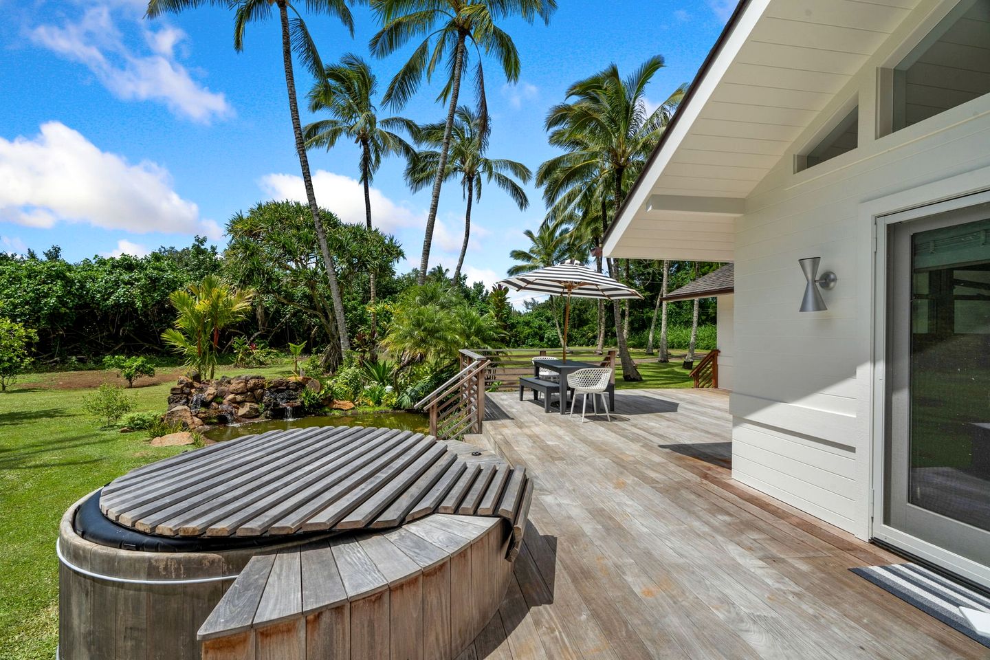 Stunning Vacation Rental by the Coast with Views of Coconut Trees in Kilauea, Hawaii