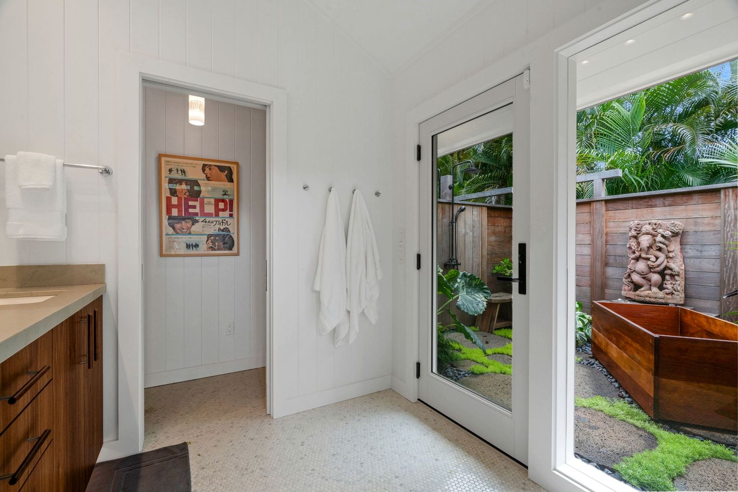 Stunning Vacation Rental by the Coast with Views of Coconut Trees in Kilauea, Hawaii