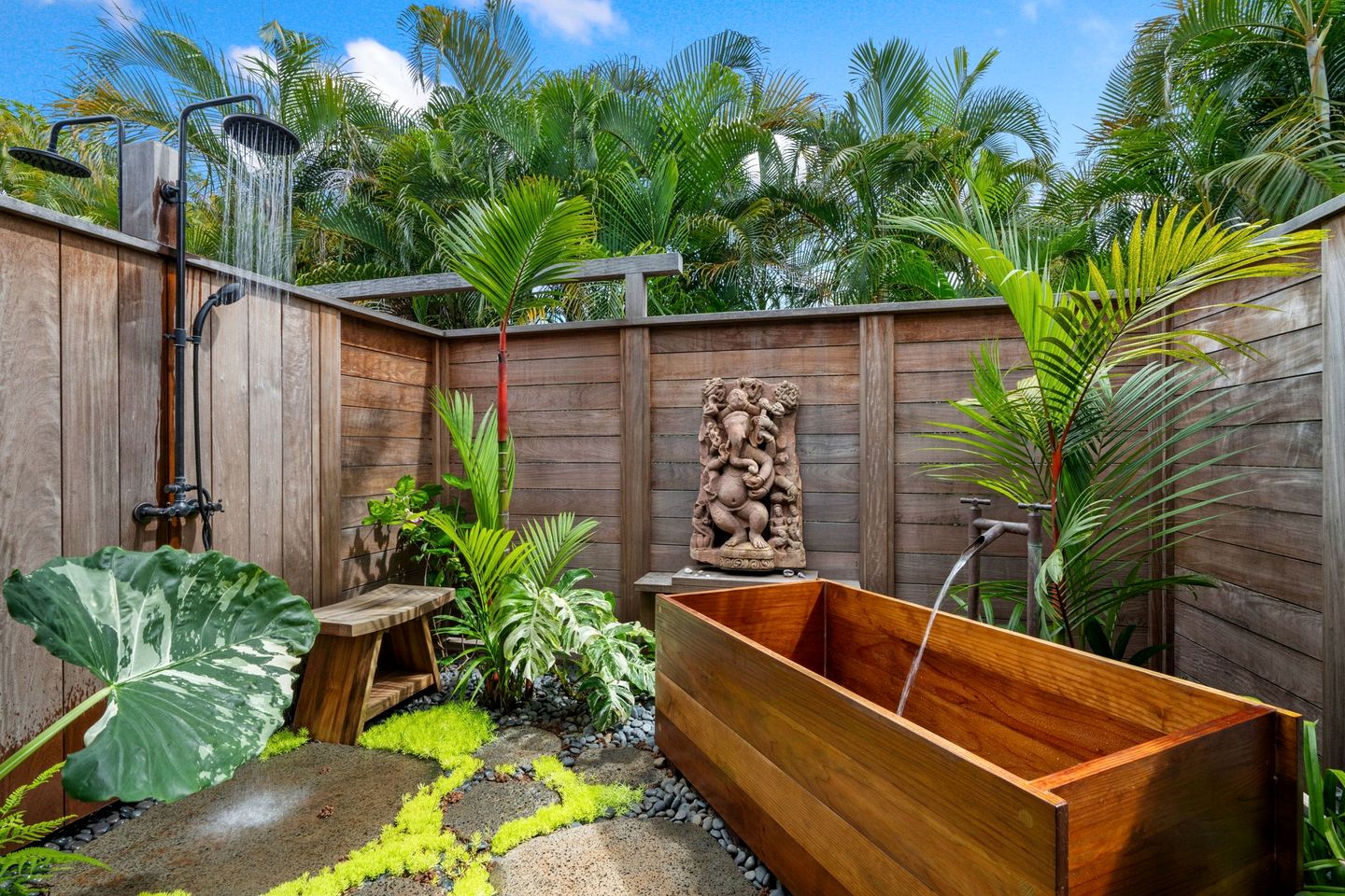 Stunning Vacation Rental by the Coast with Views of Coconut Trees in Kilauea, Hawaii