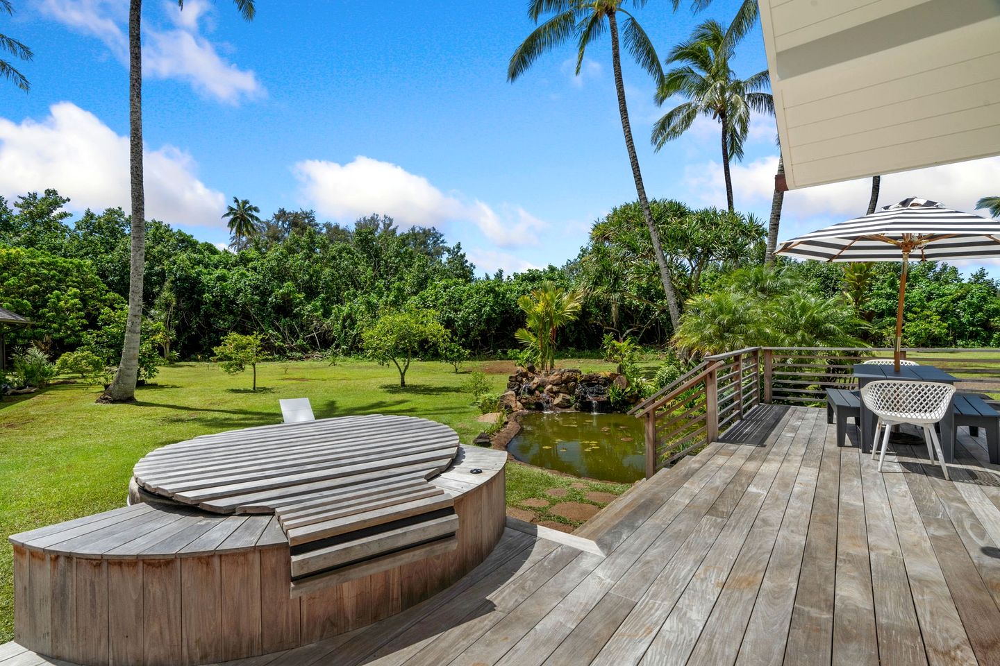 Stunning Vacation Rental by the Coast with Views of Coconut Trees in Kilauea, Hawaii