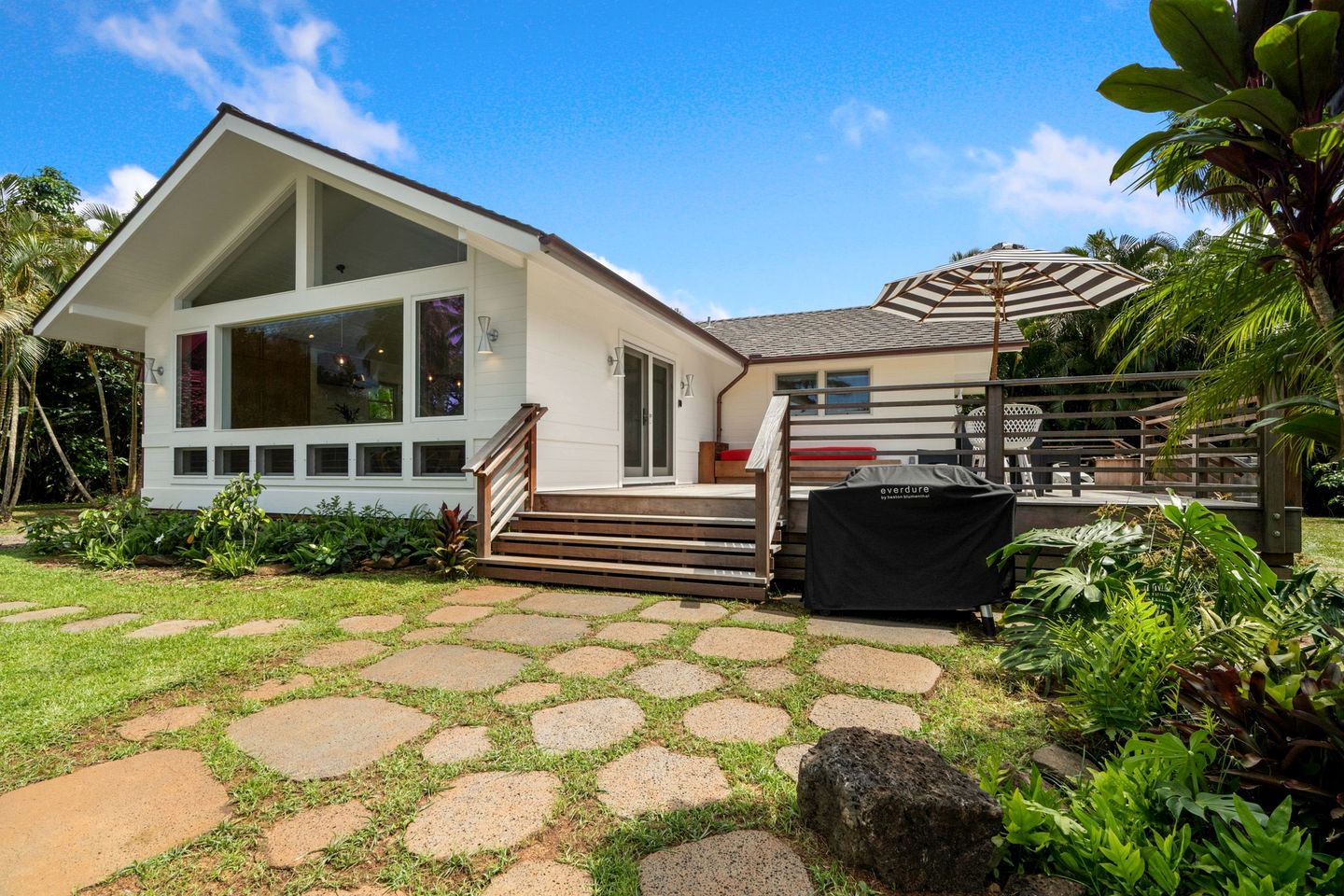 Stunning Vacation Rental by the Coast with Views of Coconut Trees in Kilauea, Hawaii