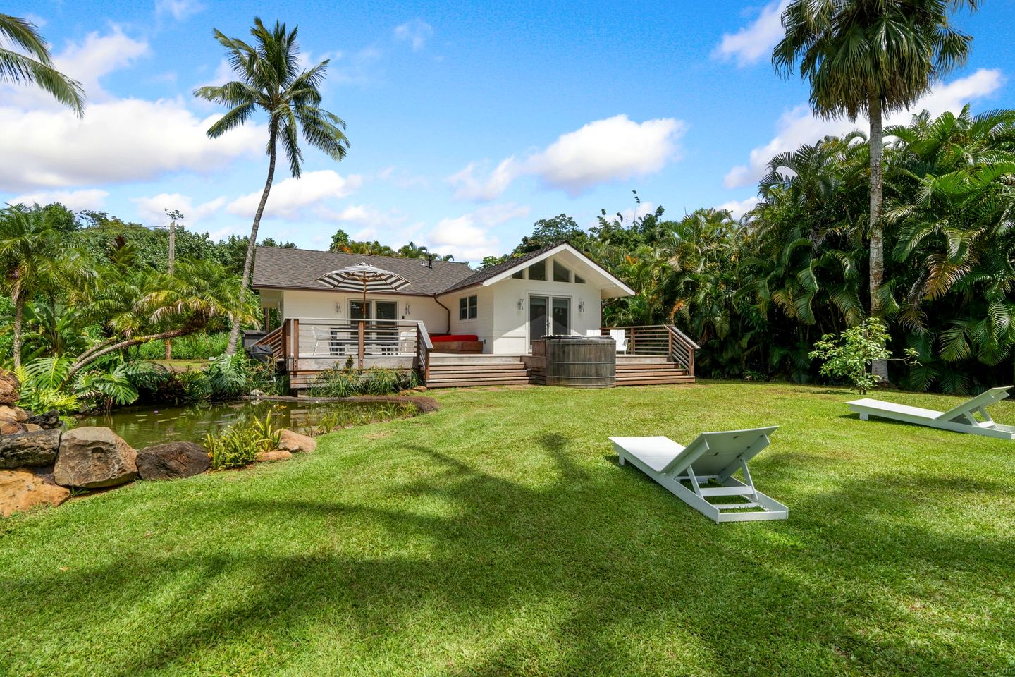 Stunning Vacation Rental by the Coast with Views of Coconut Trees in Kilauea, Hawaii