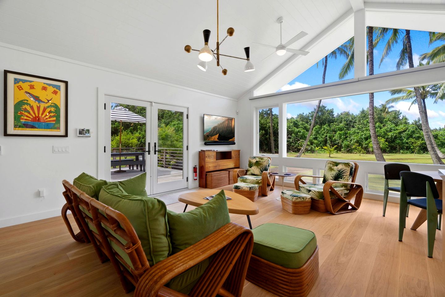 Stunning Vacation Rental by the Coast with Views of Coconut Trees in Kilauea, Hawaii