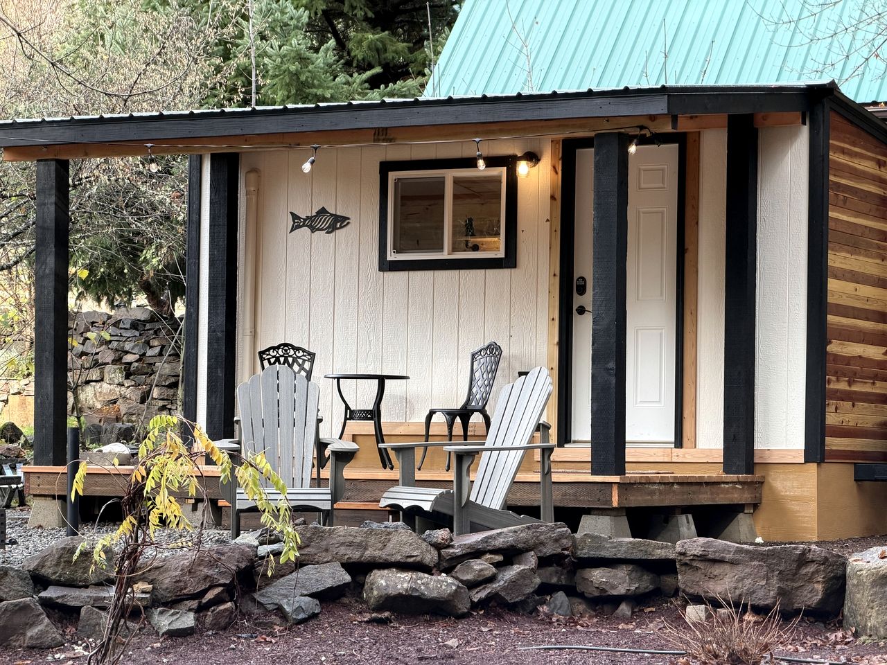 Cute Cozy Cabin for Two for a Romantic Escape in the Umpqua National Forest in Oregon