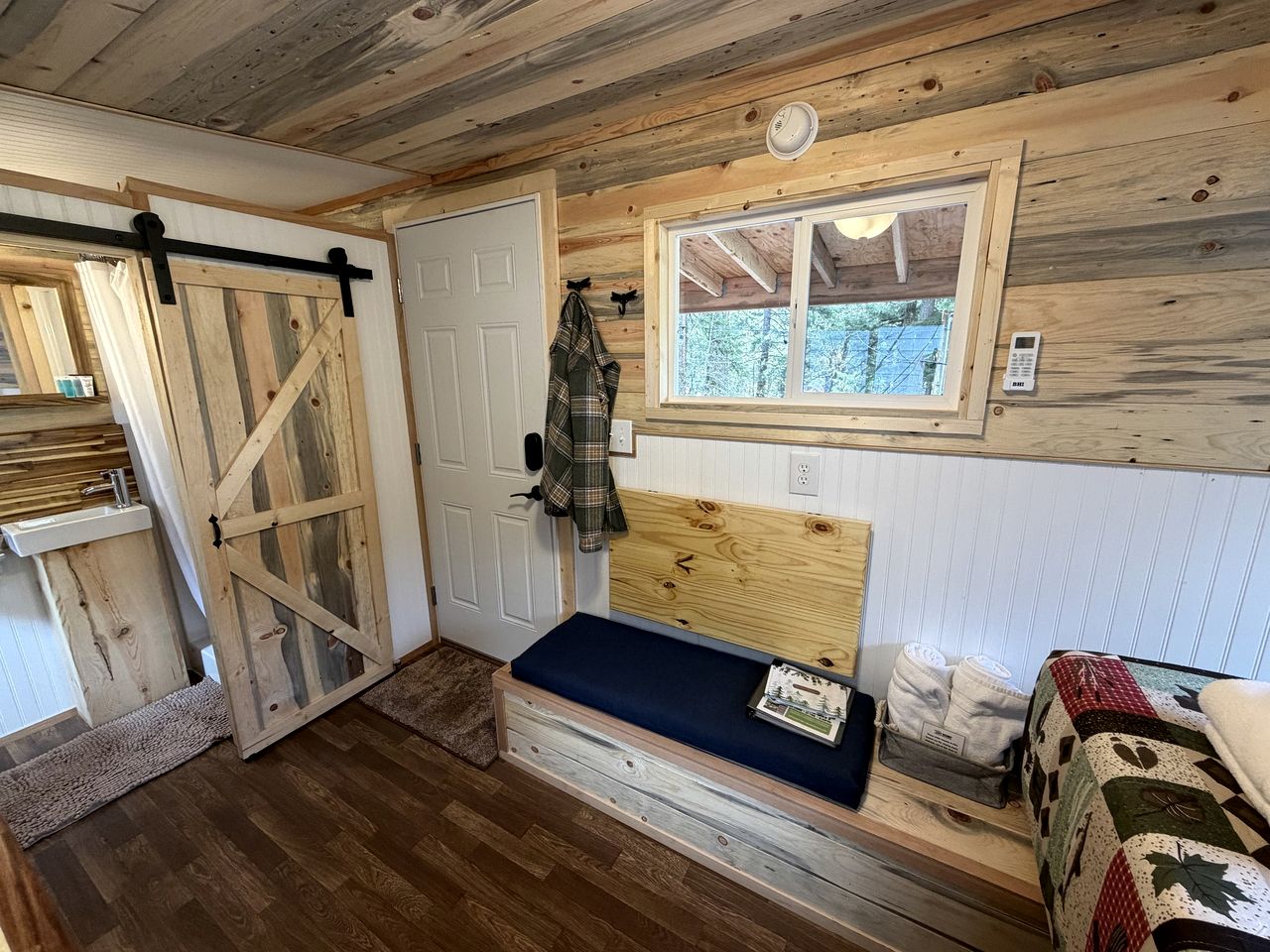 Cute Cozy Cabin for Two for a Romantic Escape in the Umpqua National Forest in Oregon
