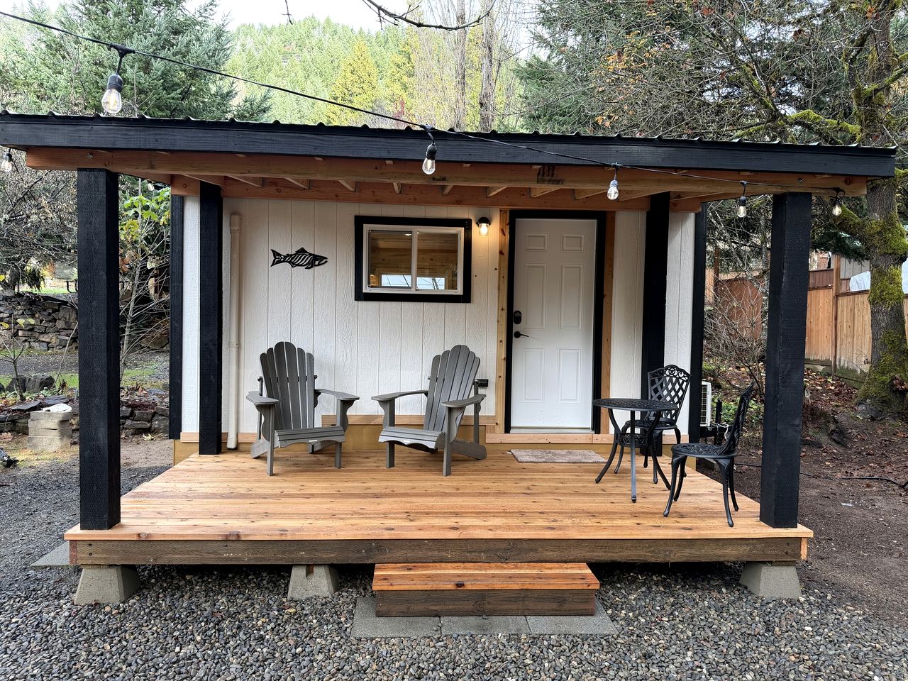 Cute Cozy Cabin for Two for a Romantic Escape in the Umpqua National Forest in Oregon