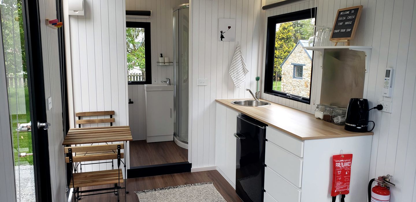 Waitahuna Countryside Retreat: Tiny House Escape with Scenic Views