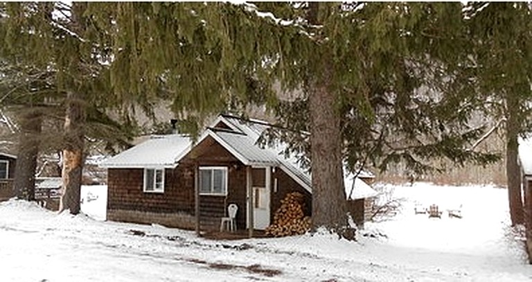 Cozy Cabin Camping Rental for Four near Woodstock, Upstate New York | Cabins (Big Indian, New York, United States of America)