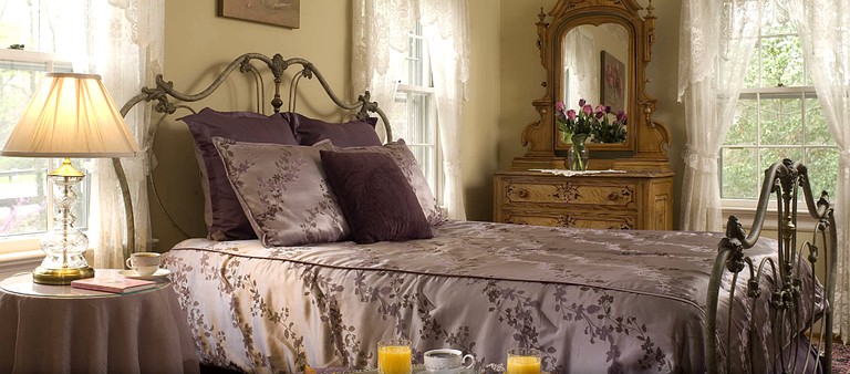 Williamsburg bed and breakfast suite for couples near Busch Gardens, Virginia.