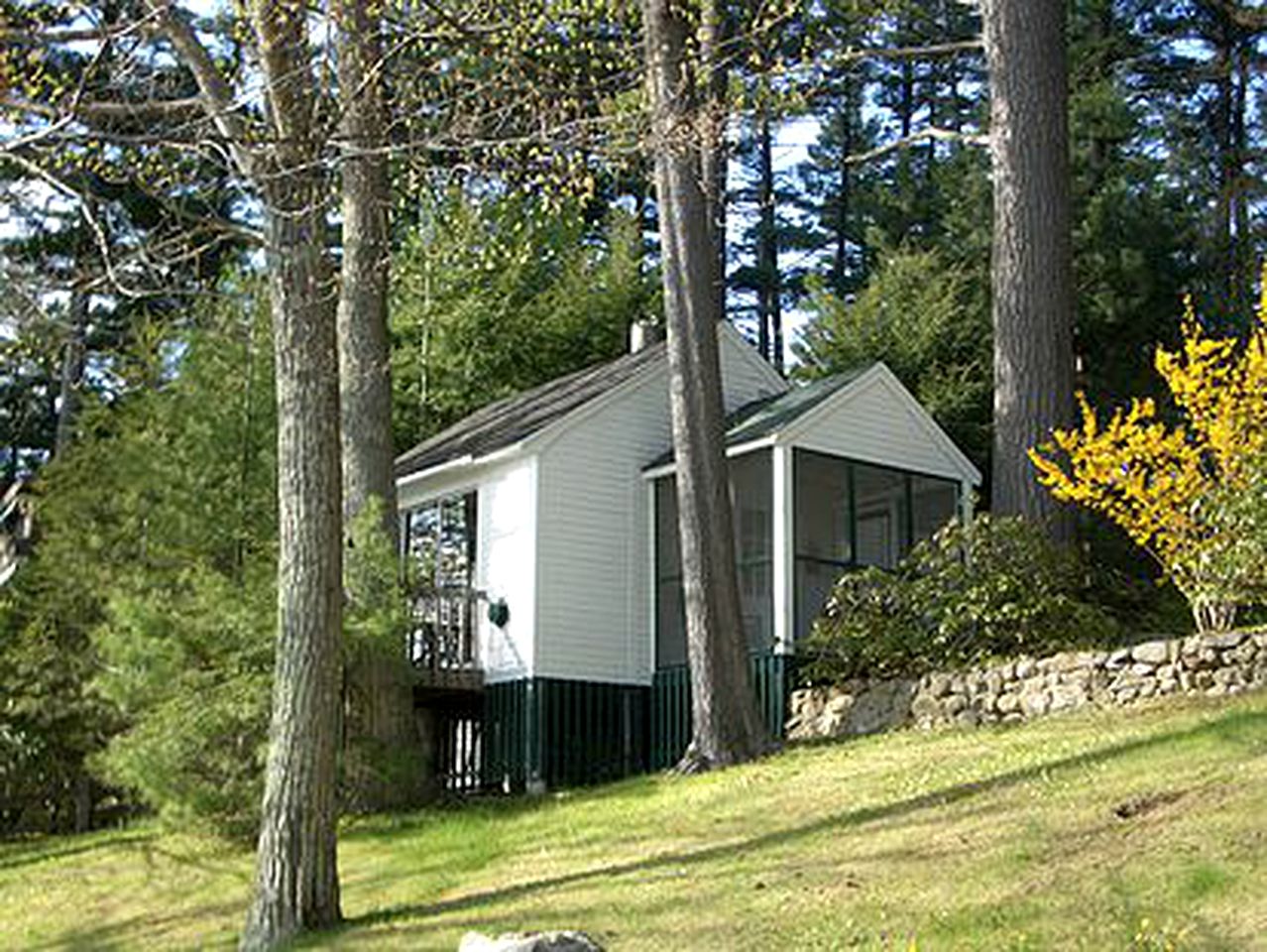 Cottage Getaway On Lake Winnipesaukee In New Hampshire