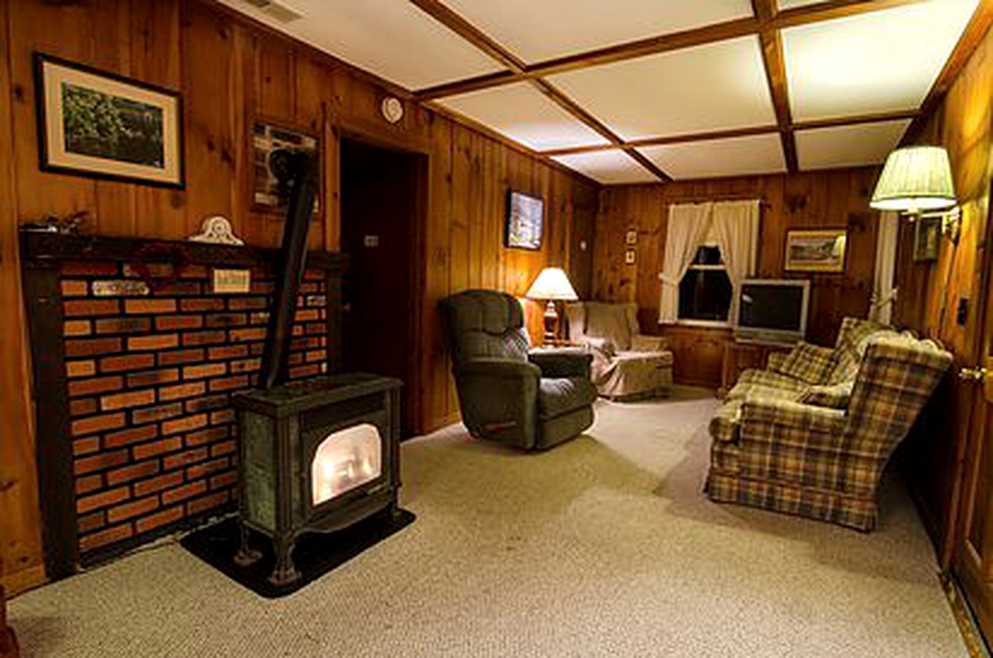 Peaceful Cottage on Lake Winnipesaukee near Gunstock Mountain Resort, New Hampshire