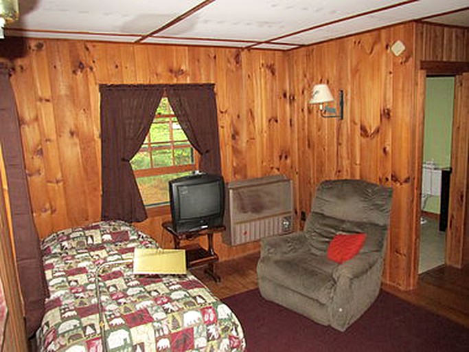 Colonial Pines Resort, Vacation Rentals 42362, Moultonborough, United