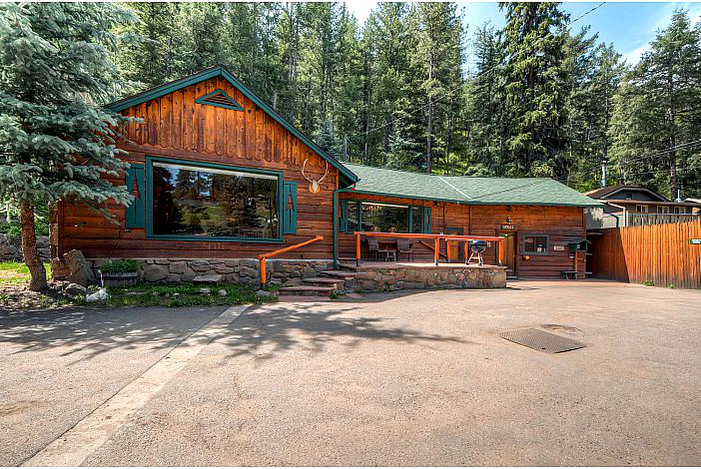 Fantastic Luxury Cabin Getaway near Evergreen Mountain in Colorado