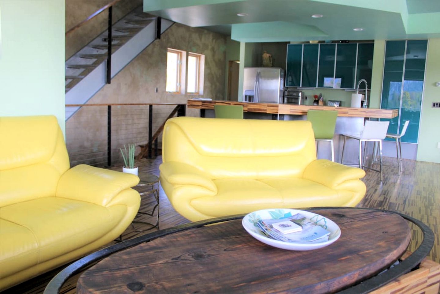 Colorful Cabin with Hot-Tub, Game Room and Gym in Montana
