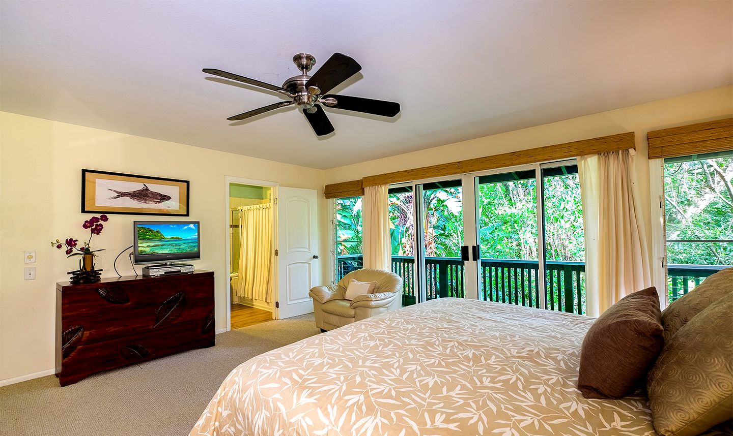 Colorful Elevated Cabin with Wi-Fi near Anini Beach, Kauai, Hawaii