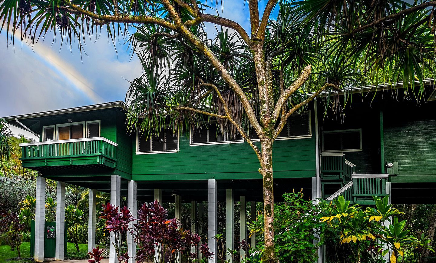 Colorful Elevated Cabin with Wi-Fi near Anini Beach, Kauai, Hawaii