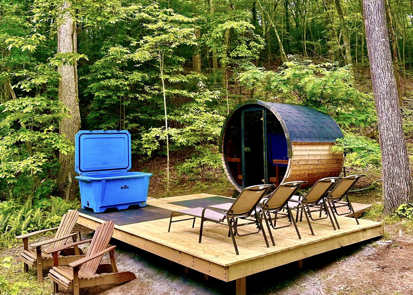Colorful Treehouse with Beautiful Mountain Views in Copperhill, Tennessee