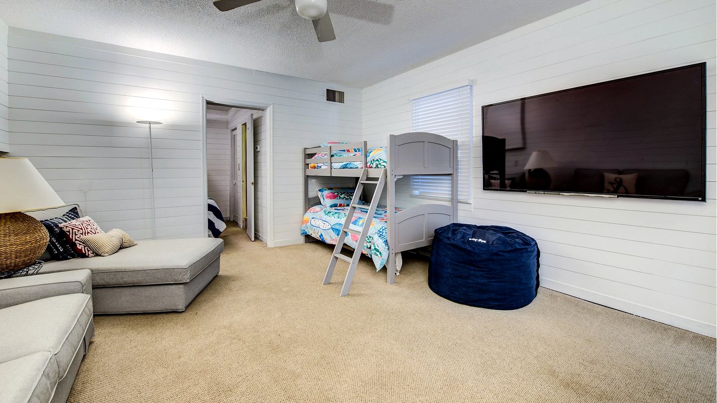 Impressive Beach Close Villa in Georgetown, South Carolina