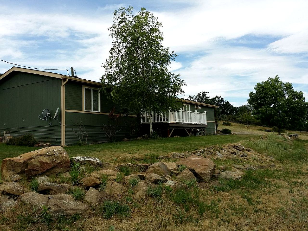 Modern Family-Friendly Ranch Cabin Rental with Outdoor Hot Tub near Medford