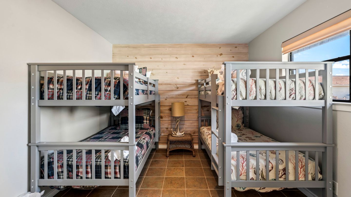 Cozy Beach House with Serene Sea Views for a Perfect Coastal Vacation in Galveston, Texas