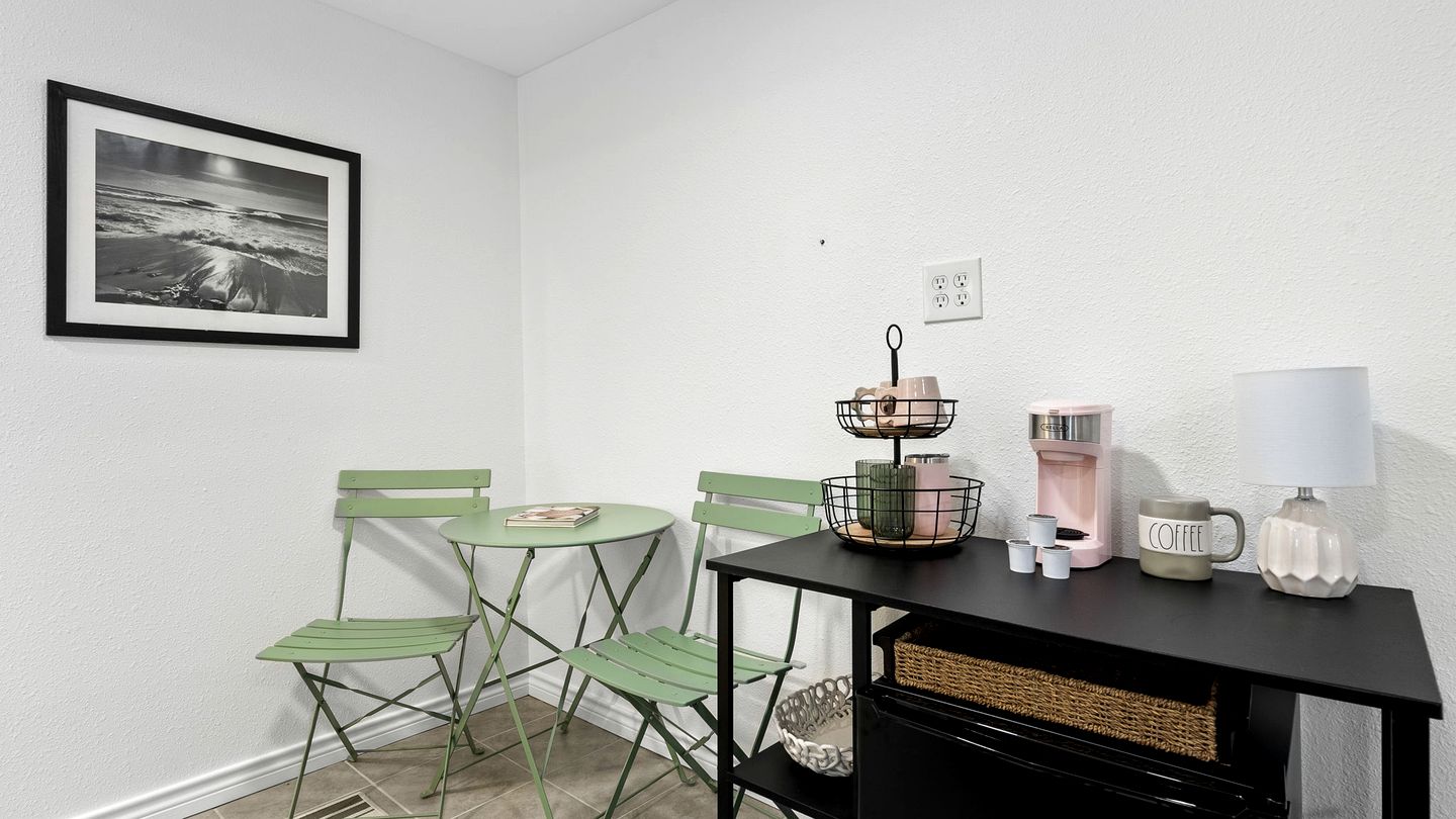 Cozy Beach House with Serene Sea Views for a Perfect Coastal Vacation in Galveston, Texas