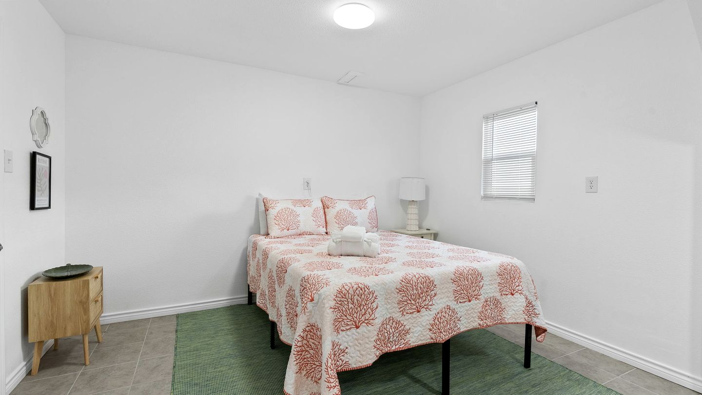 Cozy Beach House with Serene Sea Views for a Perfect Coastal Vacation in Galveston, Texas