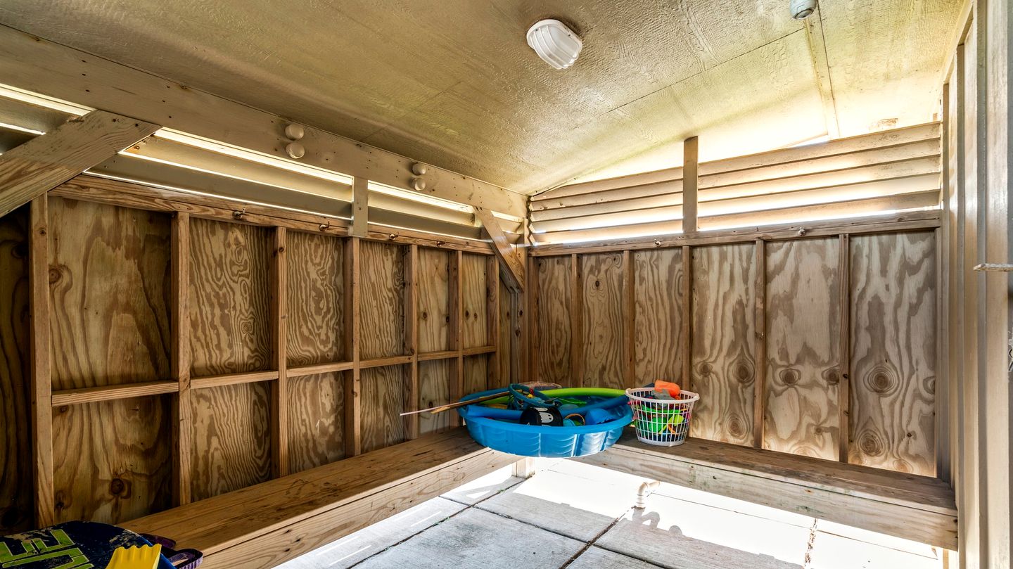 Cozy Beach House with Serene Sea Views for a Perfect Coastal Vacation in Galveston, Texas