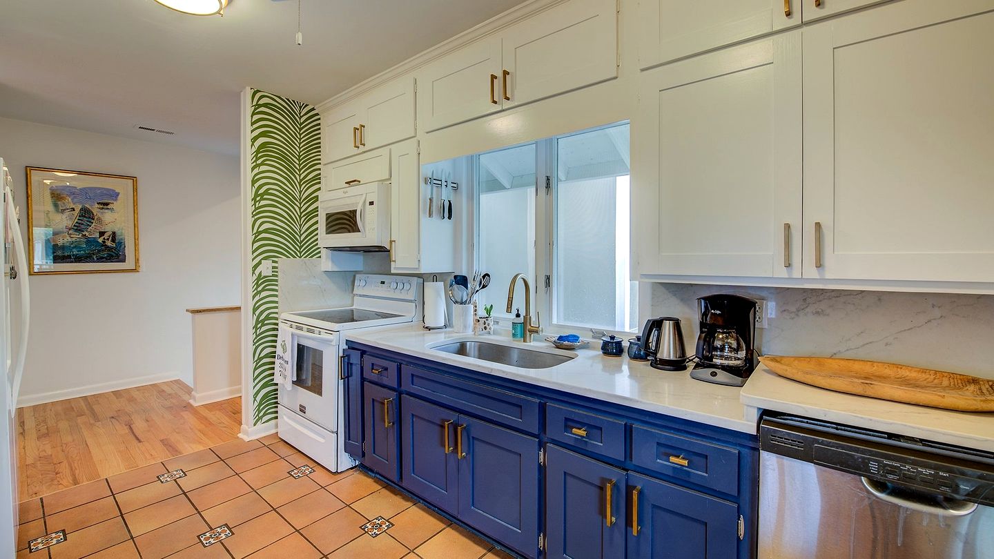 Beach Close Cottage with Nice Views in Georgetown, South Carolina