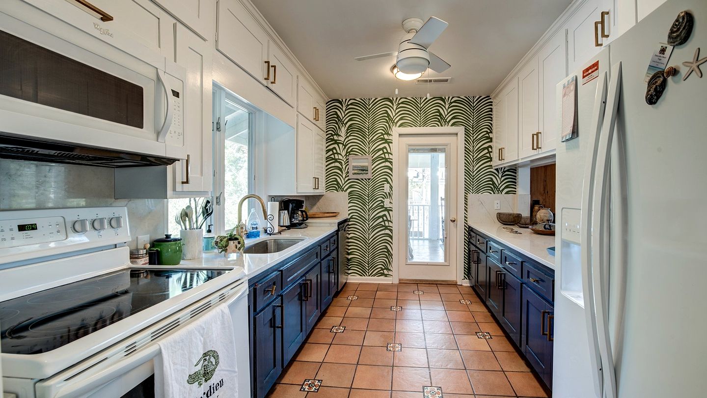 Beach Close Cottage with Nice Views in Georgetown, South Carolina