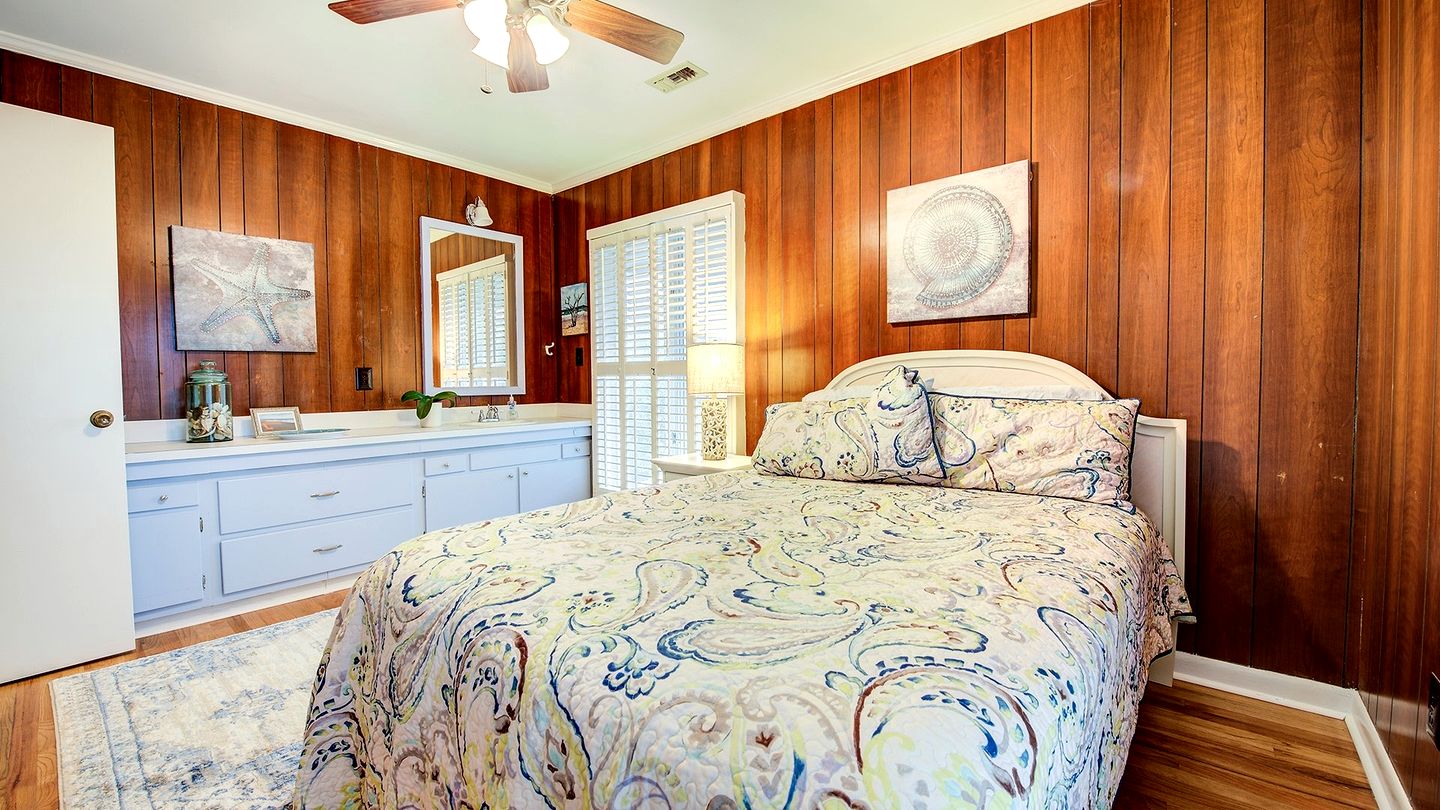 Beach Close Cottage with Nice Views in Georgetown, South Carolina