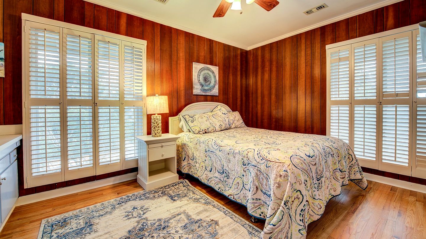 Beach Close Cottage with Nice Views in Georgetown, South Carolina