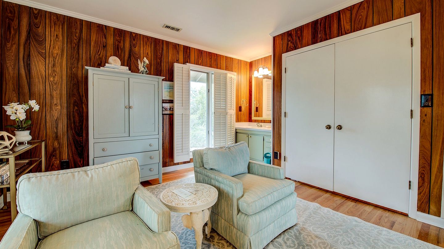 Beach Close Cottage with Nice Views in Georgetown, South Carolina