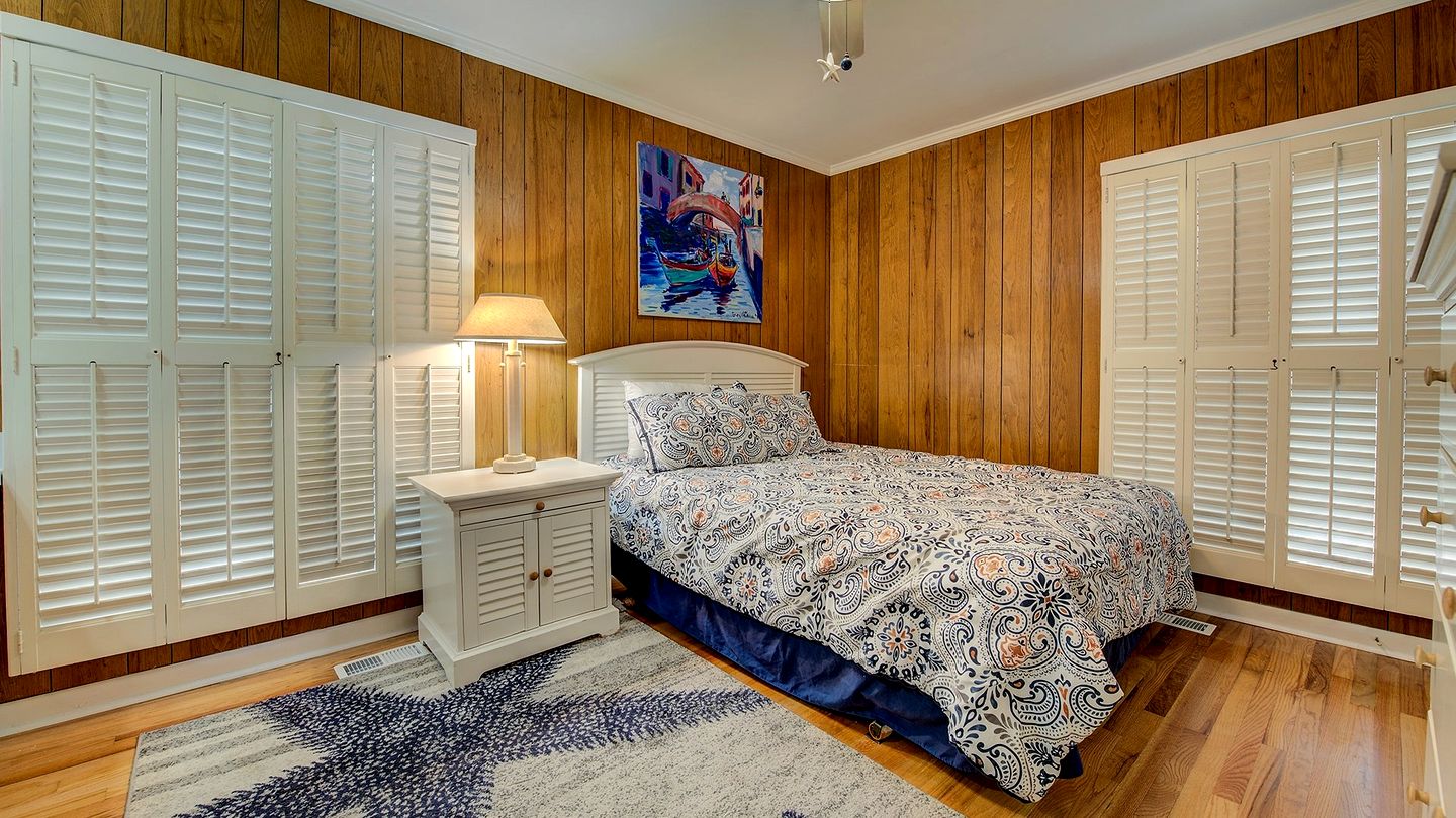 Beach Close Cottage with Nice Views in Georgetown, South Carolina