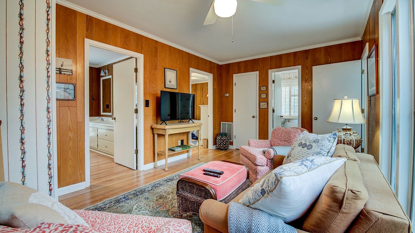 Beach Close Cottage with Nice Views in Georgetown, South Carolina