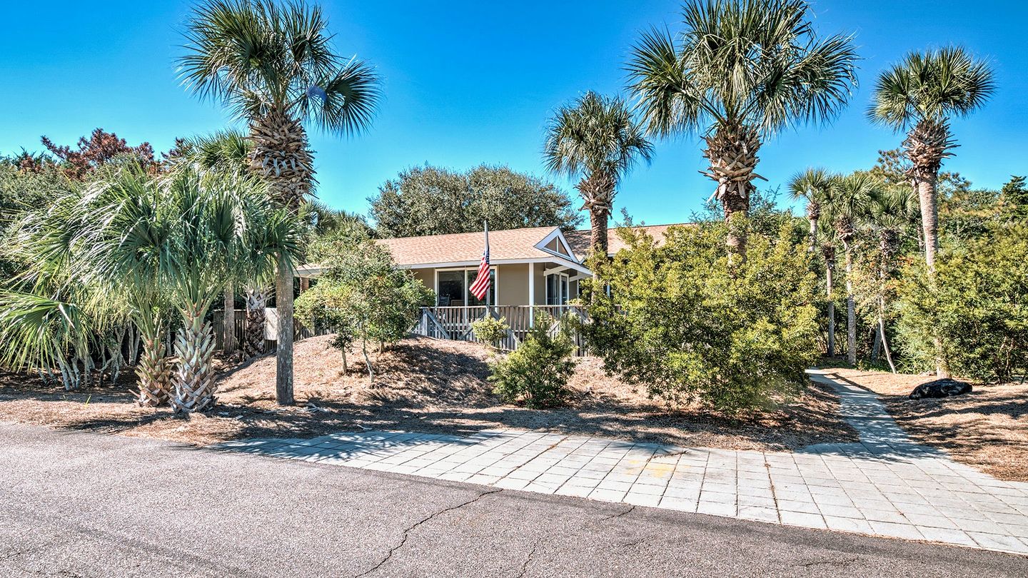 Beach Close Cottage with Nice Views in Georgetown, South Carolina