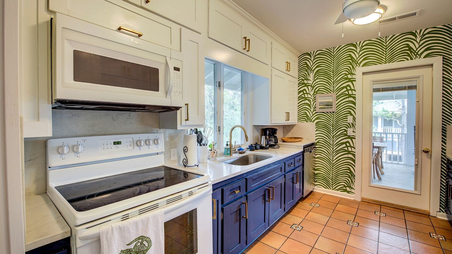 Beach Close Cottage with Nice Views in Georgetown, South Carolina