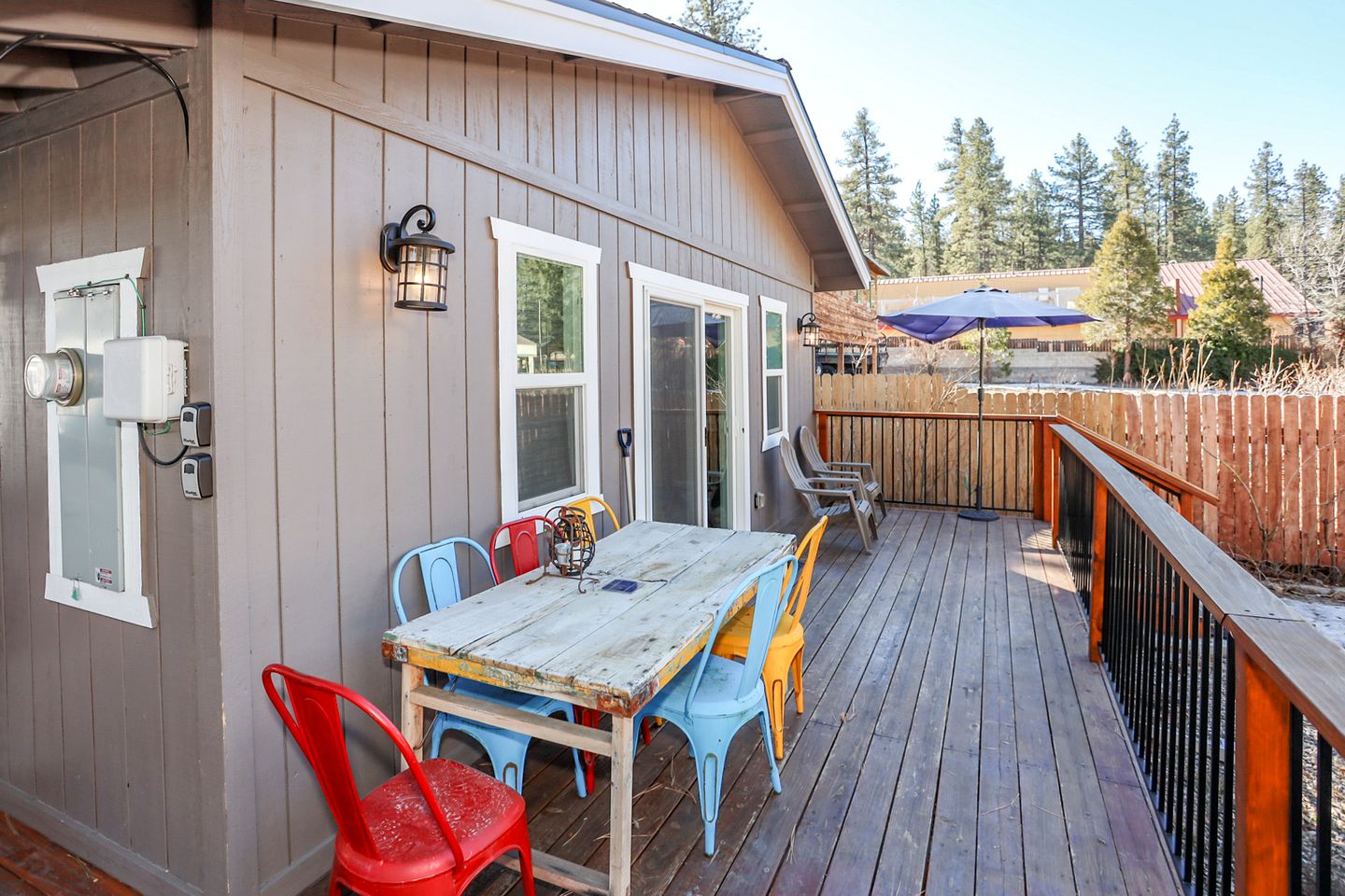 Charming Cabin with Game Room and Picnic Space on the Deck in Big Bear Lake, California